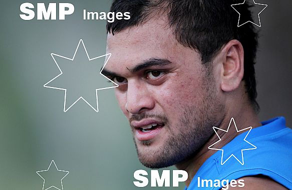 Karmichael Hunt in action during his first official training session for the Gold Coast Football Club at Carrara Stadium.AFL Training , Gold Coast , Queensland ,  Australia . Wednesday 2 June 2010 . Photo: Â© JASON O'BRIEN / SMP IMAGES