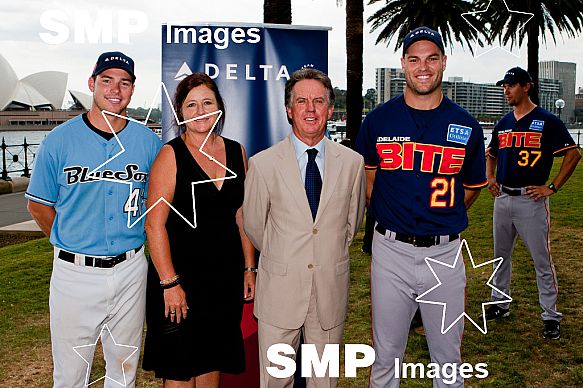 Trent Oeltjen_Sydney Blue Sox_Tom Brice,_Adelaide Bite  _Peter McKeon and Carolyn Hanson_Delta Airlines