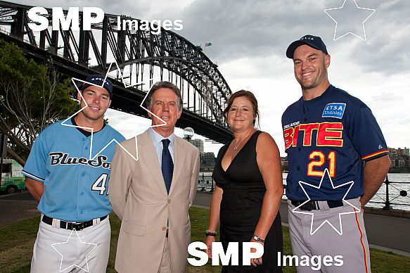 Trent Oeltjen_Sydney Blue Sox_Tom Brice,_Adelaide Bite  _Peter McKeon and Carolyn Hanson_Delta Airlines